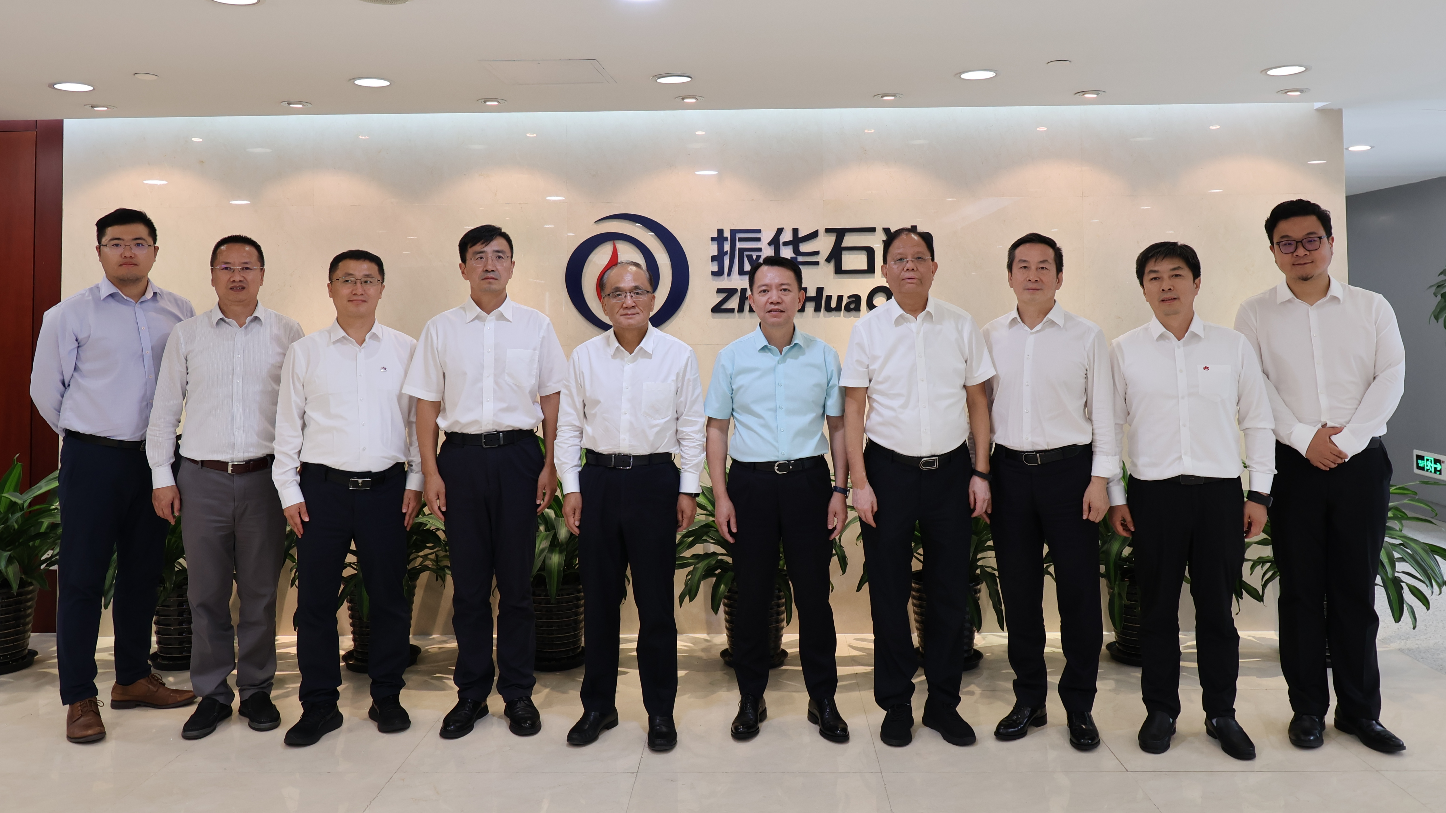 公司主要領(lǐng)導(dǎo)會見延長石油董事長張愷颙一行